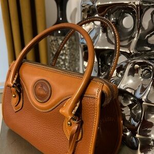 VINTAGE Dooney and Bourke Elegant Tan Leather Handbag